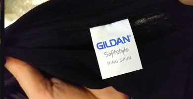 Etiqueta Gildan camiseta negra - Merchandising